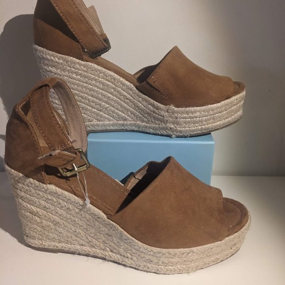 NWOT - TARGET -  Brown Suede Platform Sandal - Size US 6 - Picture 2 of 3